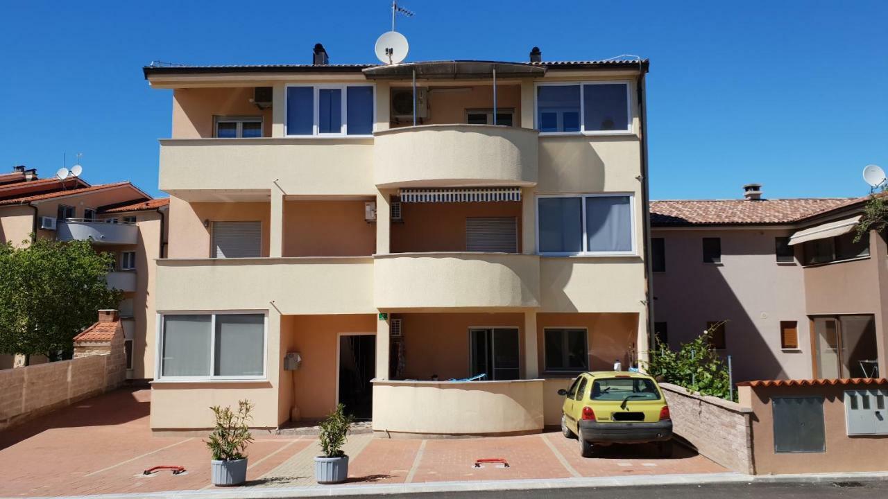 Apartment Ina Pula Exterior foto